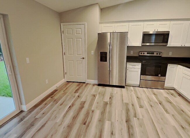 Foto del edificio - 6691 N Waycross Way