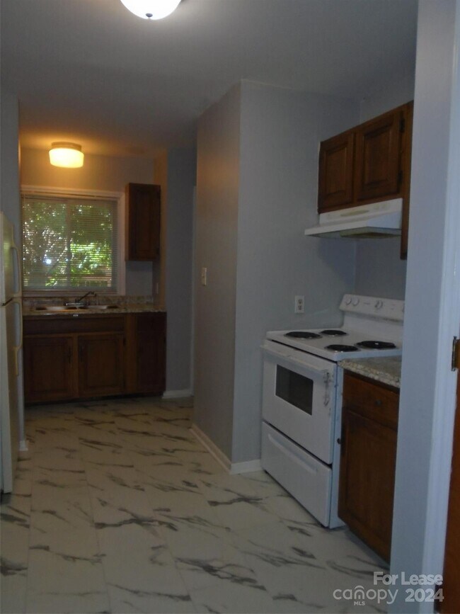 Foto del edificio - 4024 Rosehaven Dr