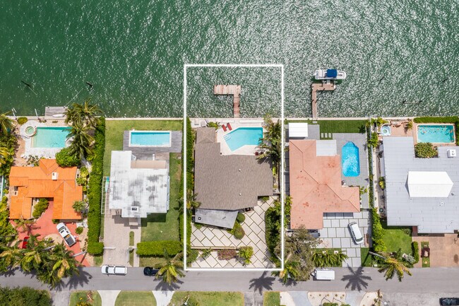 Foto del edificio - 7701 Beachview Dr