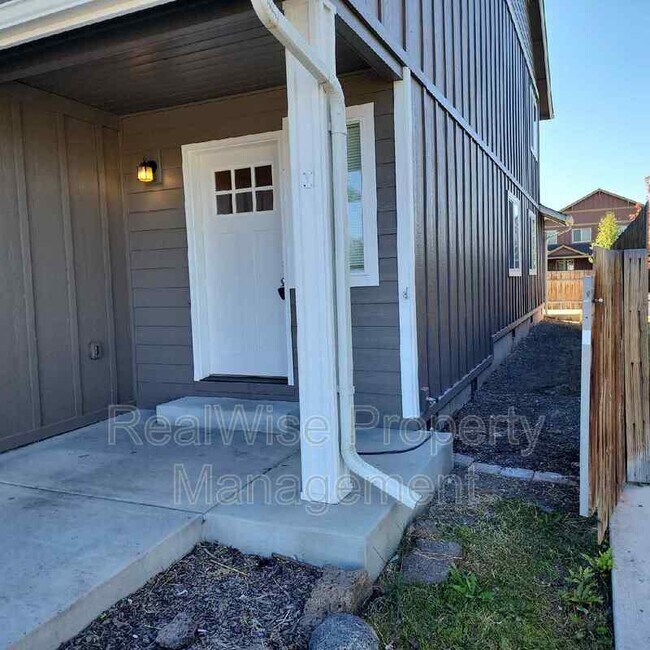 Foto del edificio - 1214 SW 27th St