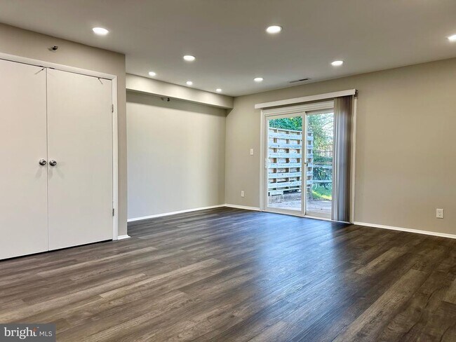 Foto del edificio - 313 Sweet Briar Ct