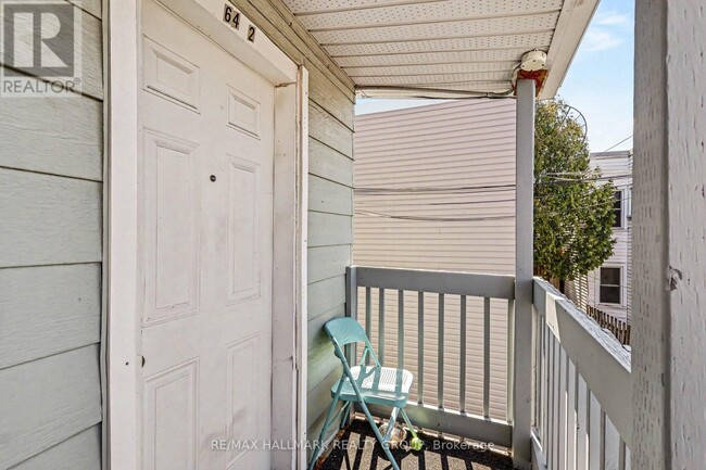 Building Photo - 64 Cobourg St