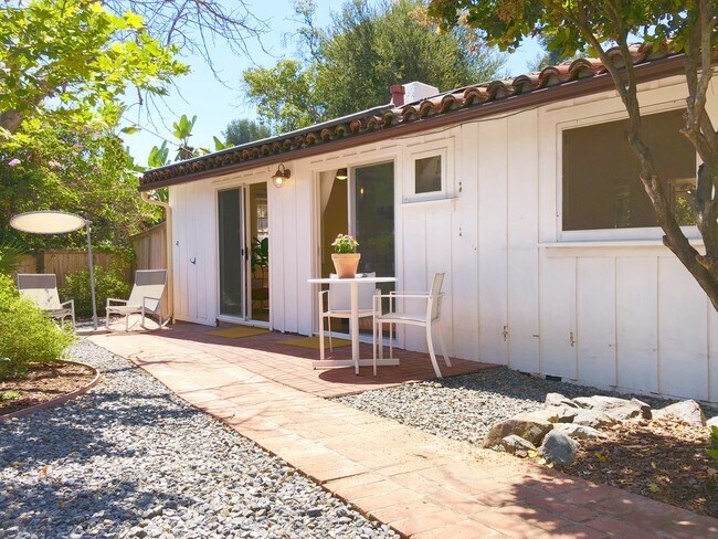Foto del edificio - 9434 Sierra Vista Ave
