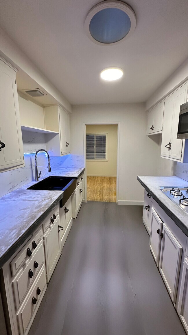 Foto del edificio - 4805 Saviers Rd
