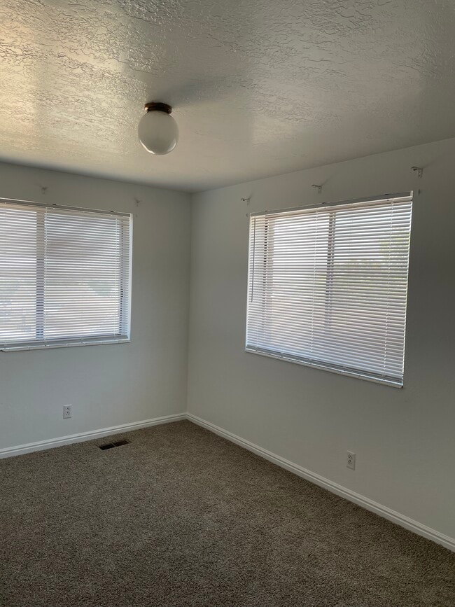 Building Photo - 2894 S 625 W
