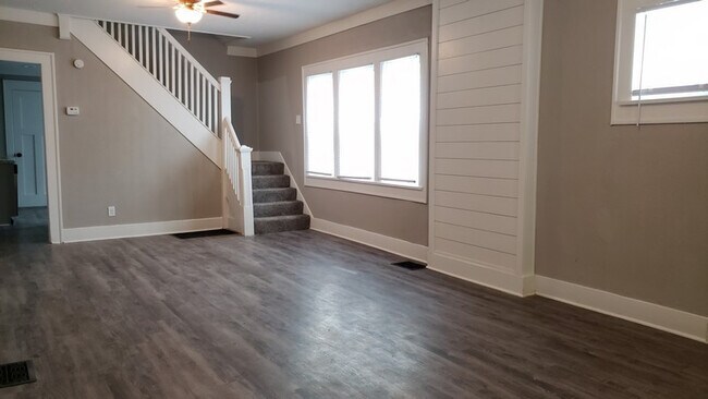 Foto del edificio - Historic Garfield Park Neighborhood Charmer!