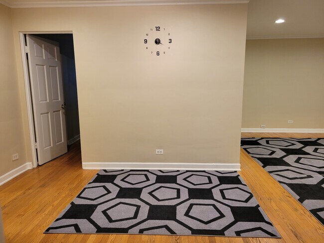 Foto del edificio - 6116 N Hamilton Ave