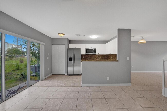 Building Photo - 5409 SW 41st St  5409 Pembroke Park Fl 33023