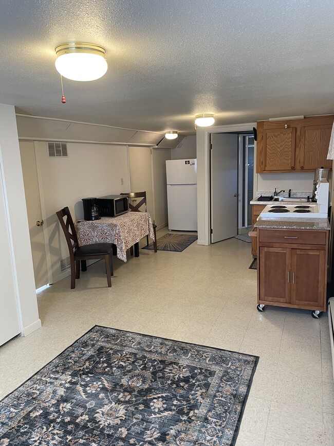Building Photo - 9758 S.40 Ln