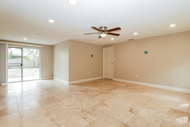 Building Photo - 4102 N Bay Hills Blvd