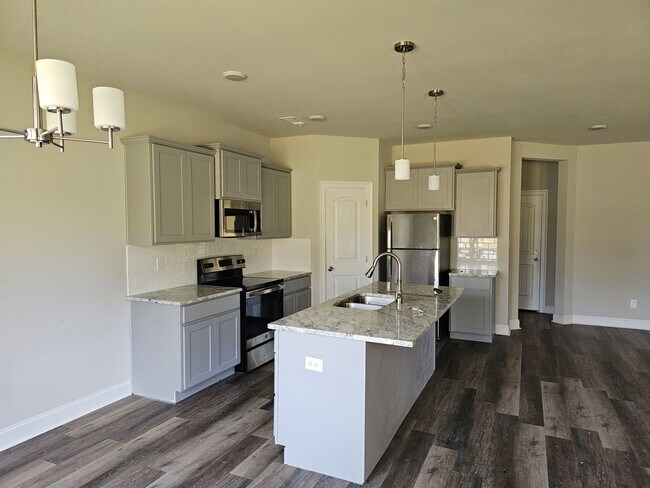 Foto del edificio - Available Now!