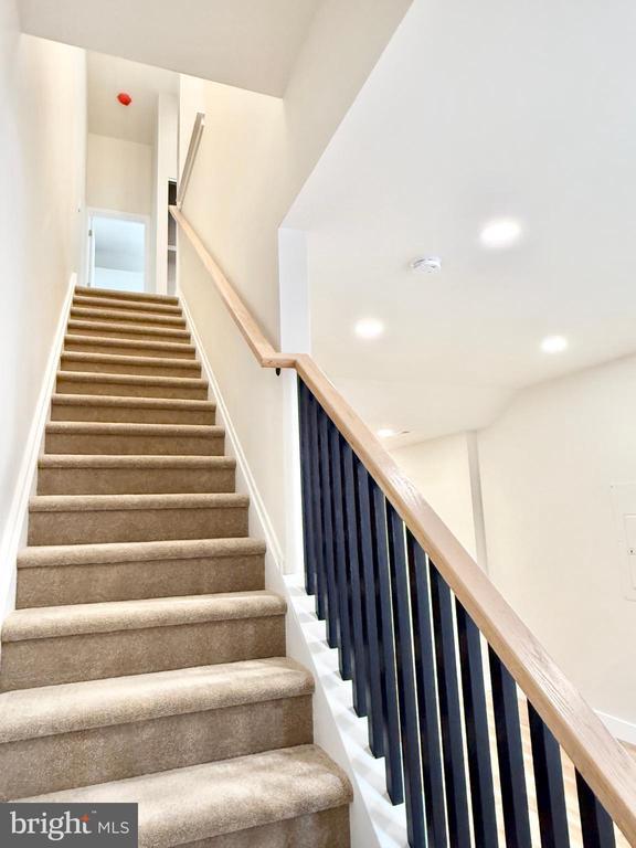 Building Photo - 151 N York St