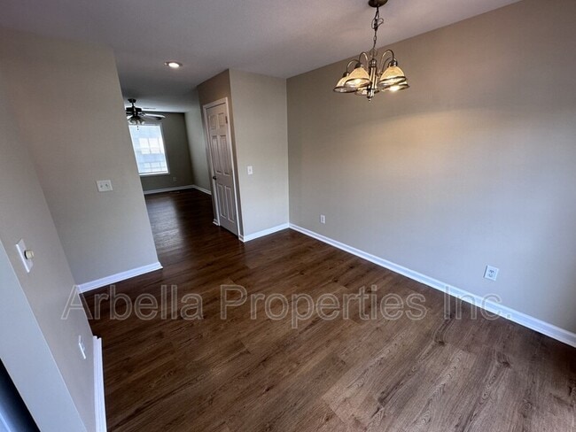 Building Photo - 2121 S Greenwood Dr