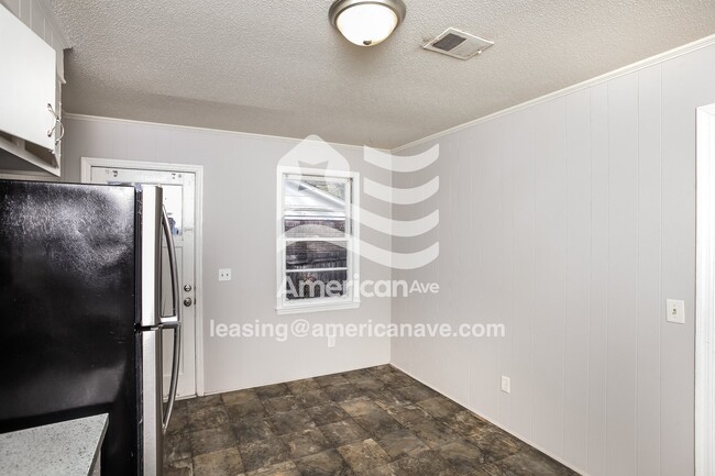 Building Photo - 117 Westbridge Rd
