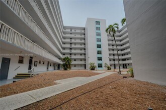 Building Photo - 15600 NW 7th Ave