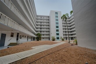 Building Photo - 15600 NW 7th Ave
