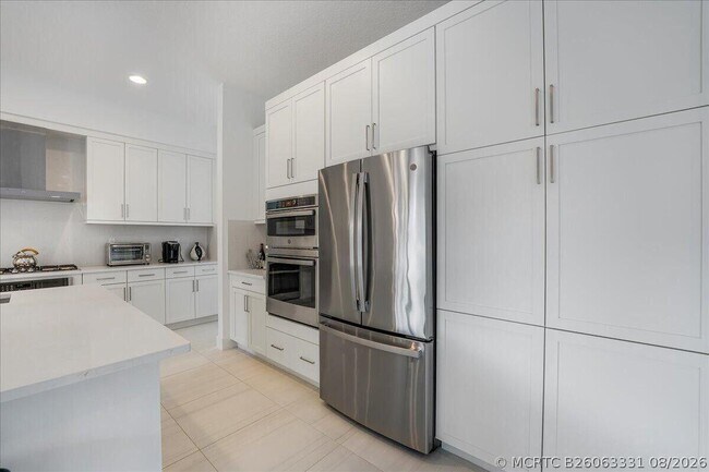 Foto del edificio - 17496 Sparkling River Rd