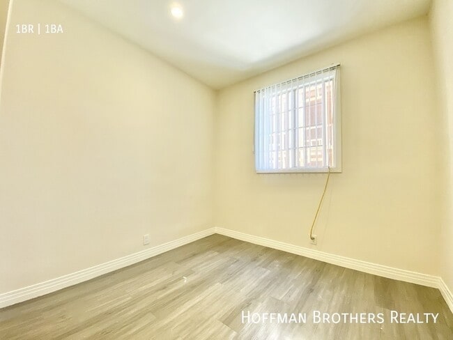 Building Photo - 3190 W 7th St
