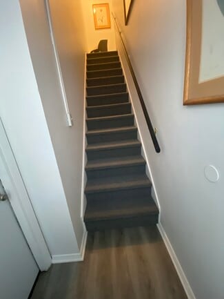 Building Photo - 144 Farnsworth Ave