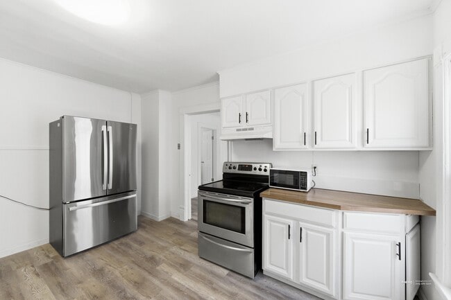 Building Photo - 107 Charles Ave