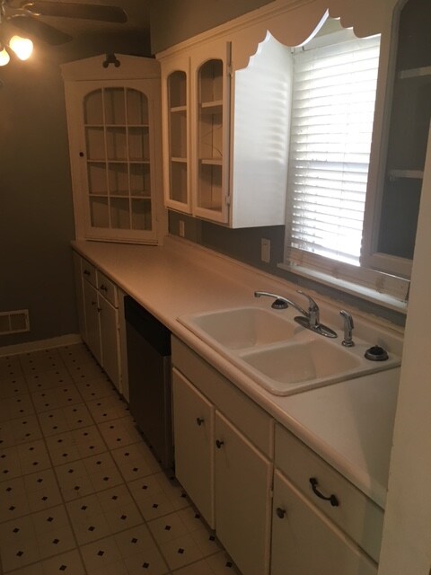 Building Photo - 3426 Forest Lawn Ave