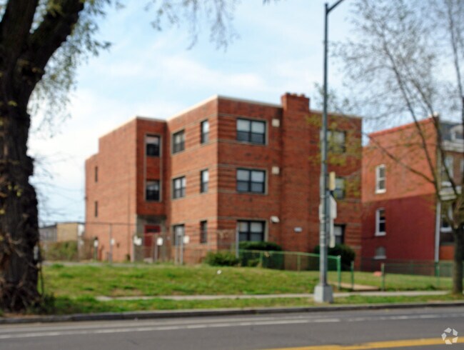 Building Photo - 1621 E Capitol St SE