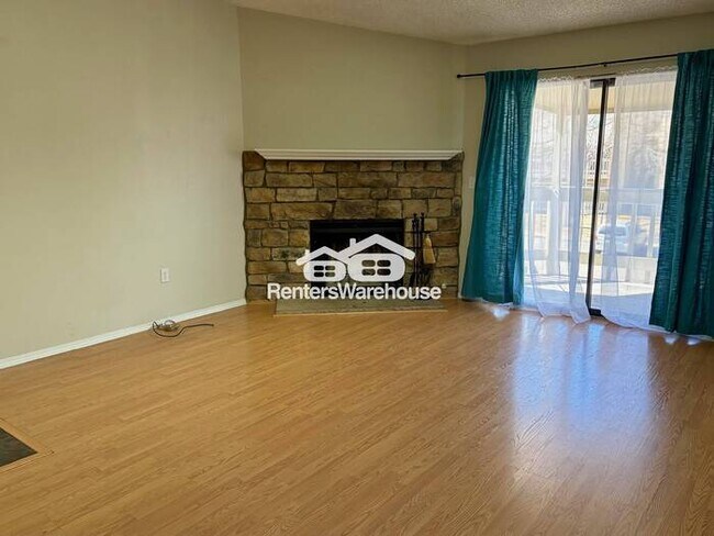 Foto del edificio - Great Unit. $1350  Come see it!!!  Bright and Open with spacious 1 bed, 1 bath end unit with outd...