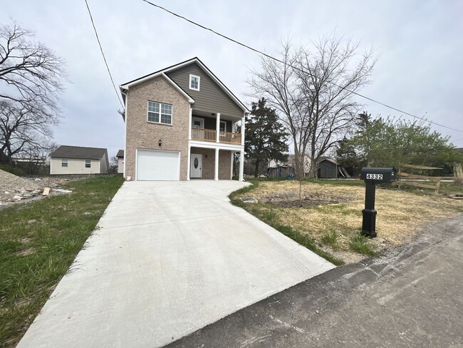Foto del edificio - Stunning, Modern 4-Bed / 2.5-Bath Home for...