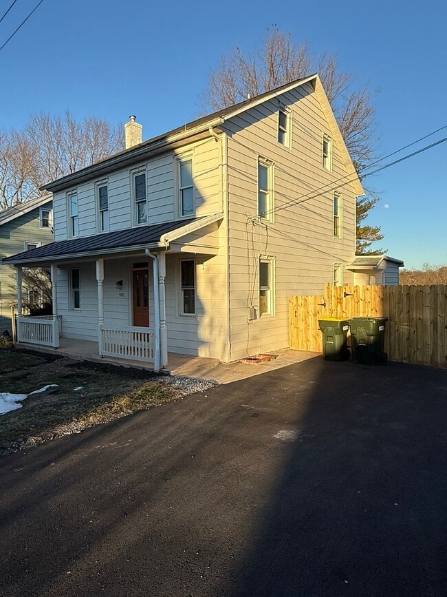 Foto del edificio - 960 Maple St