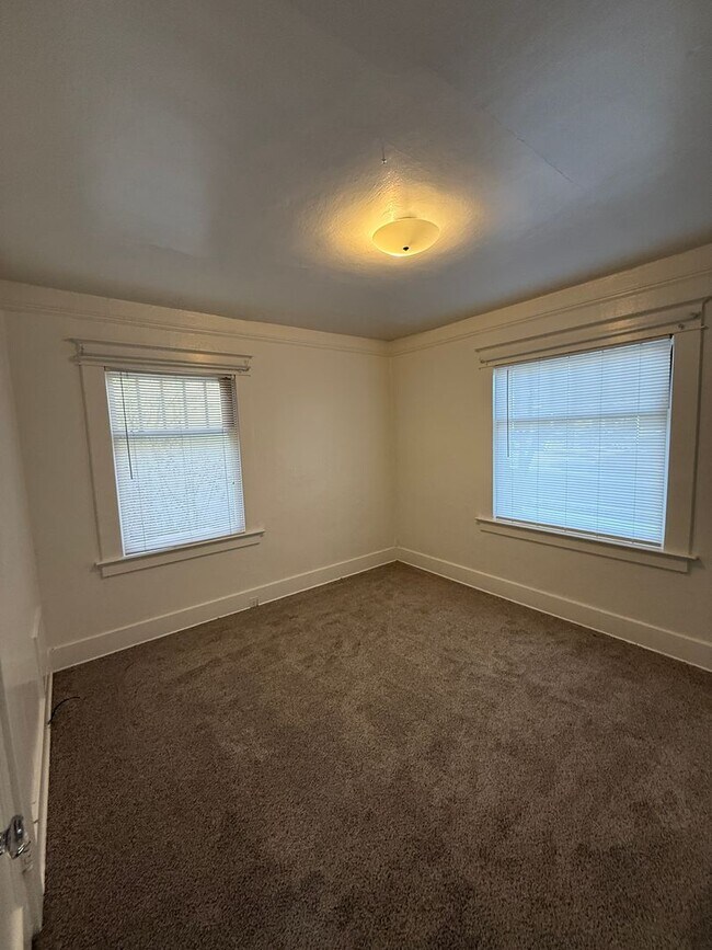 Foto del edificio - 332 Roberts St