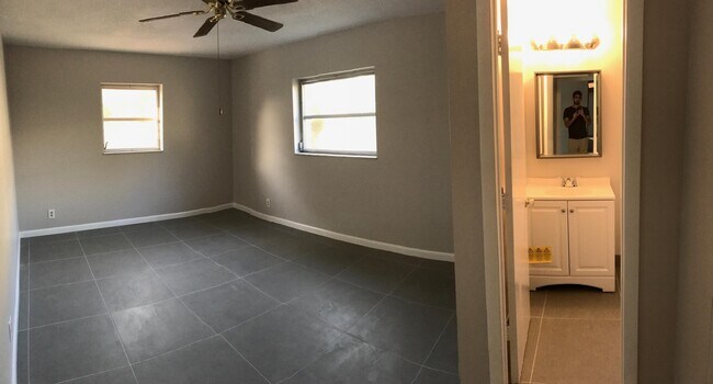 Foto del edificio - 10133 Windtree Ln