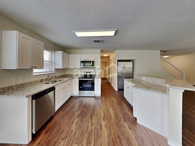 Building Photo - 8113 Lake Haven Dr