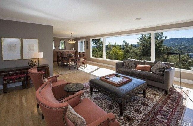 Foto del edificio - Stunning 5 Bedroom Home In Kentfield/Green...