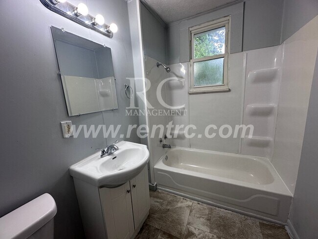 Building Photo - 708 Harmon-