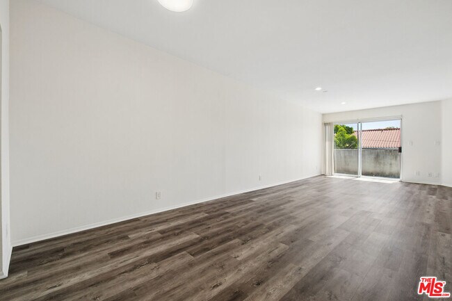 Foto del edificio - 870 S Crenshaw Blvd