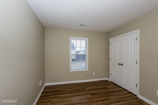 Building Photo - 3 br, 2.5 bath House - 8432 Spirea Ct