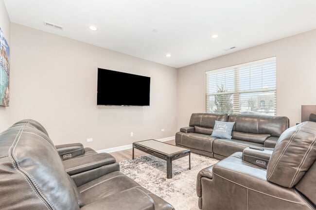 Foto del edificio - 253 Masters Dr