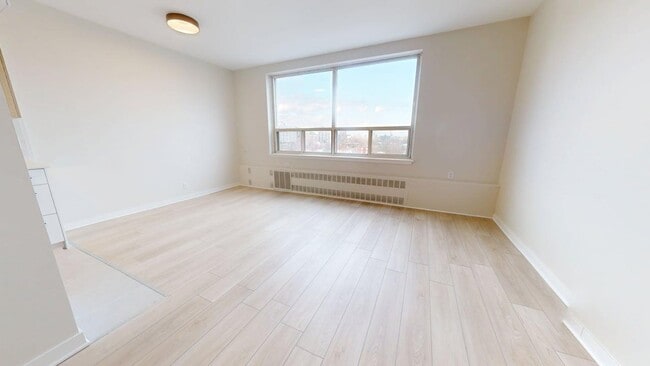 Interior Photo - 330 Metcalfe