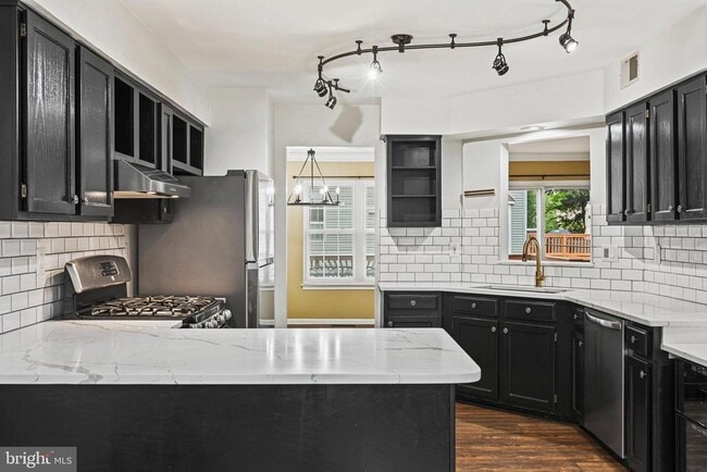 Building Photo - 43515 Blacksmith Square