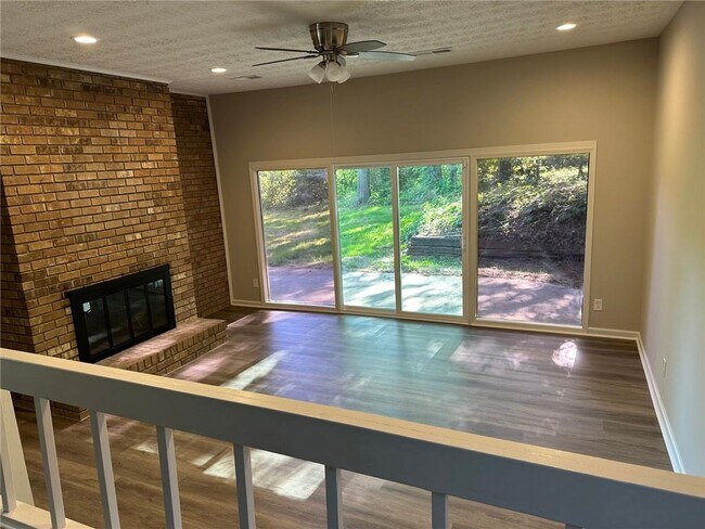 Foto del edificio - 1693 Briarbend Ct