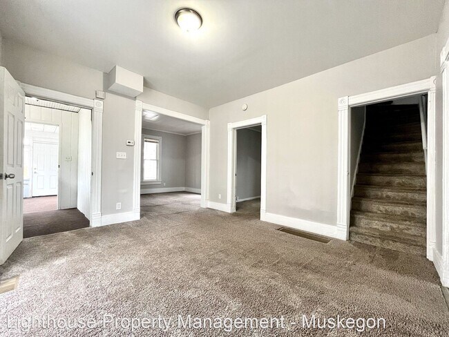 Building Photo - 3 br, 1 bath House - 1432 Leahy St