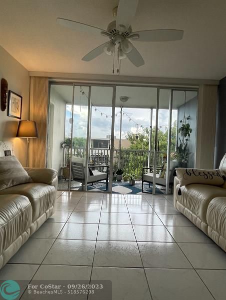 Foto del edificio - 1670 NE 191st St