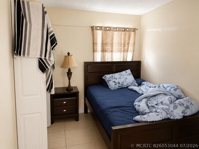 Foto del edificio - 7824 Pembroke Rd