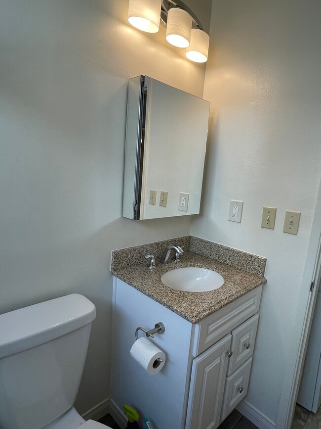 Bathroom - 1915 Ruhland Ave
