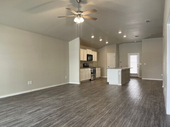 Foto del edificio - 3 bed 2 bath Available 9/10!