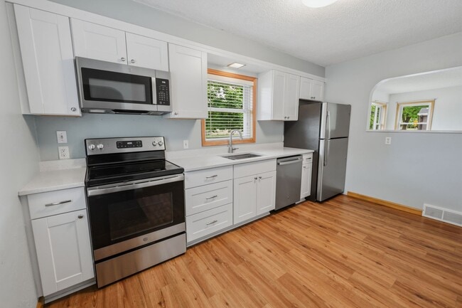 Building Photo - 3 Bedroom 1 Bath Home in St. Joseph!