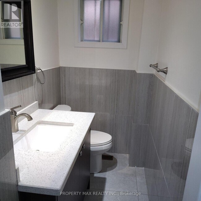 Building Photo - 246 Simmons Blvd