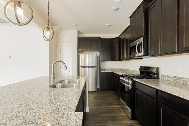 Foto del edificio - 3 Bedroom in Graniteville!