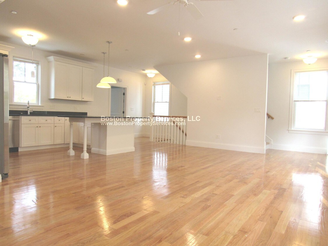 Primary Photo - 1 New Heath St
