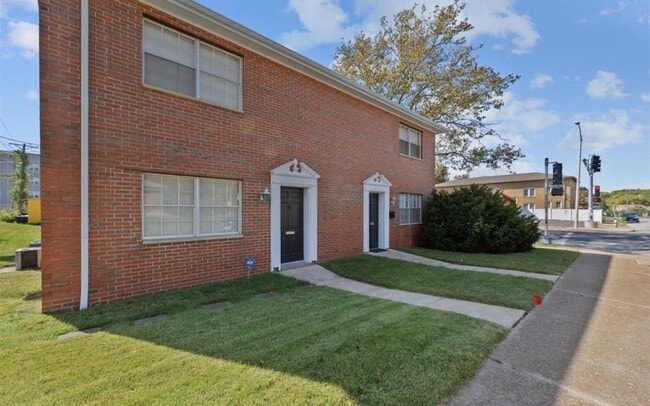 Foto del edificio - 6308 S Grand Blvd